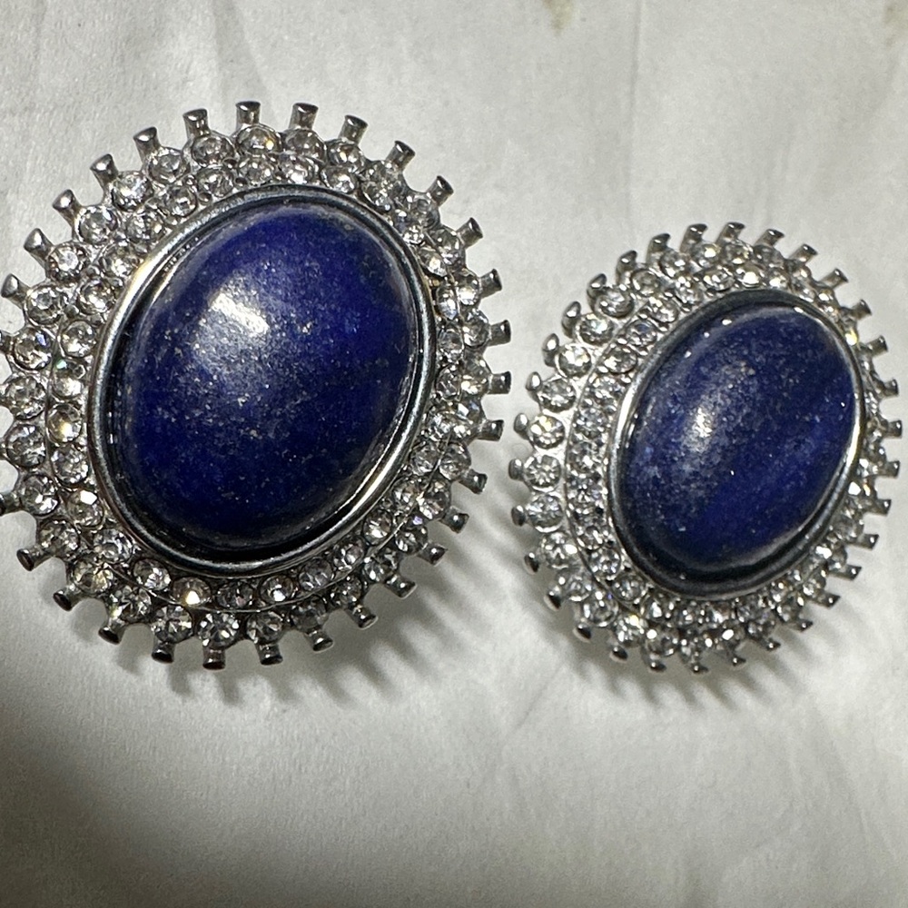 This is a pair of vintage silver-tone lapis lazuli cuff links - Picture 3 of 15